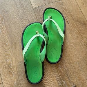 Women’s OluKai flip flops size 10